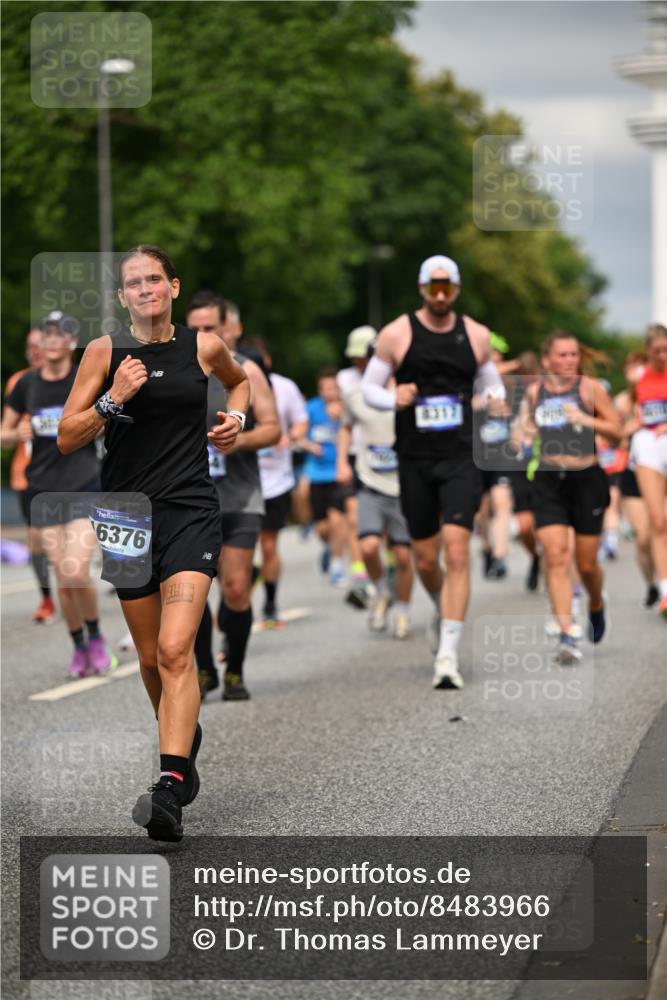 29.06.2025 - hella hamburg halbmarathon Dr. Thomas Lammeyer http://msf.ph/oto/8483966 29.06.2025 10:20:48 Kennedybrücke 1117, 1240, 1602, 1825, 2347, 2912, 3023, 3030, 3088, 3134, 3450, 3687, 5036, 5037, 6024, 6742, 6948, 7257, 7358, 7360, 7376, 7792, 7924, 7928, 8263, 8317, 8513, 8619, 8847, 8857, 9091, 9208, 9332, 9492, 9664, 9675, 9676, 9891, 10076, 10165, 10314, 10317, 10320, 10391, 10575, 10926, 11236, 11335, 11410, 11428 meine-sportfotos.de