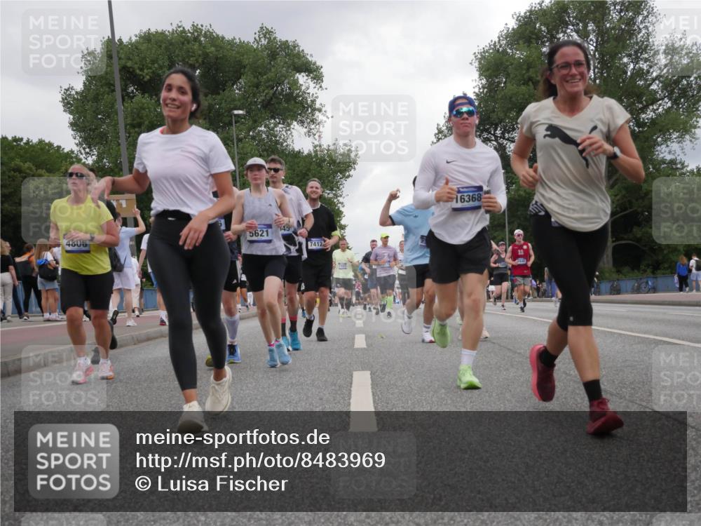 29.06.2025 - hella hamburg halbmarathon Luisa Fischer http://msf.ph/oto/8483969 29.06.2025 10:51:26 Kennedybrücke 5621, 4806, 145, 7412, 16368, 11, 1045, 1645, 2148, 2195, 2994, 3468, 3504, 3933, 4037, 4588, 5886, 7412, 8310, 8948, 9696 meine-sportfotos.de