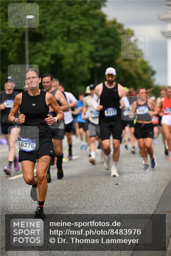 29.06.2025 - hella hamburg halbmarathon Dr. Thomas Lammeyer http://msf.ph/oto/8483976 29.06.2025 10:20:48 Kennedybrücke 1117, 1240, 1602, 1825, 2347, 2912, 3023, 3030, 3088, 3134, 3450, 3687, 5036, 5037, 6024, 6742, 6948, 7257, 7358, 7360, 7376, 7792, 7924, 7928, 8263, 8317, 8513, 8619, 8847, 8857, 9091, 9208, 9332, 9492, 9664, 9675, 9676, 9891, 10076, 10165, 10314, 10317, 10320, 10391, 10575, 10926, 11236, 11335, 11410, 11428 meine-sportfotos.de