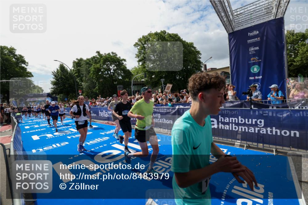 29.06.2025 - hella hamburg halbmarathon Zöllner http://msf.ph/oto/8483979 29.06.2025 11:31:35 Ziel 1237, 1799, 2325, 2349, 3848, 6103, 6228, 9206, 9478, 9750, 10800, 11139, 11415, 13747, 14451, 15044, 16143, 17932, 18743 meine-sportfotos.de