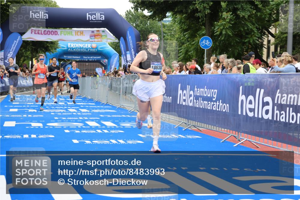 29.06.2025 - hella hamburg halbmarathon Strokosch-Dieckow http://msf.ph/oto/8483993 29.06.2025 10:45:27 Ziel 1697, 2138, 2367, 2415, 2470, 3186, 5623, 6831, 8374, 8668, 11469, 12277, 12643, 14062, 14703, 16725, 17499, 18407, 18638 meine-sportfotos.de