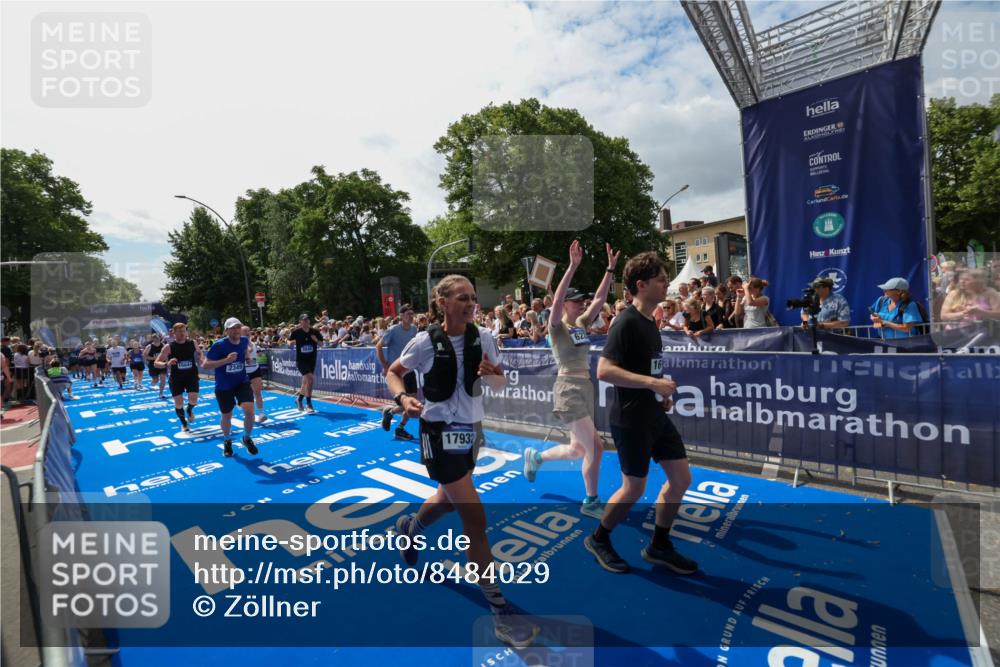 29.06.2025 - hella hamburg halbmarathon Zöllner http://msf.ph/oto/8484029 29.06.2025 11:31:36 Ziel 1799, 2325, 2349, 2944, 3848, 6103, 6228, 9125, 9206, 9478, 9514, 9750, 11139, 11415, 13747, 14451, 15044, 16143, 17932 meine-sportfotos.de