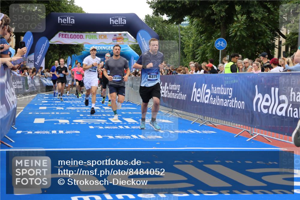 29.06.2025 - hella hamburg halbmarathon Strokosch-Dieckow http://msf.ph/oto/8484052 29.06.2025 10:45:12 Ziel 2188, 2270, 4997, 5706, 6054, 6375, 6575, 6819, 7087, 9105, 9302, 10064, 10313, 12783, 15365, 15563, 15636, 15651, 15741, 15760, 16513, 16685, 16689, 17120, 17960, 18346, 18718 meine-sportfotos.de