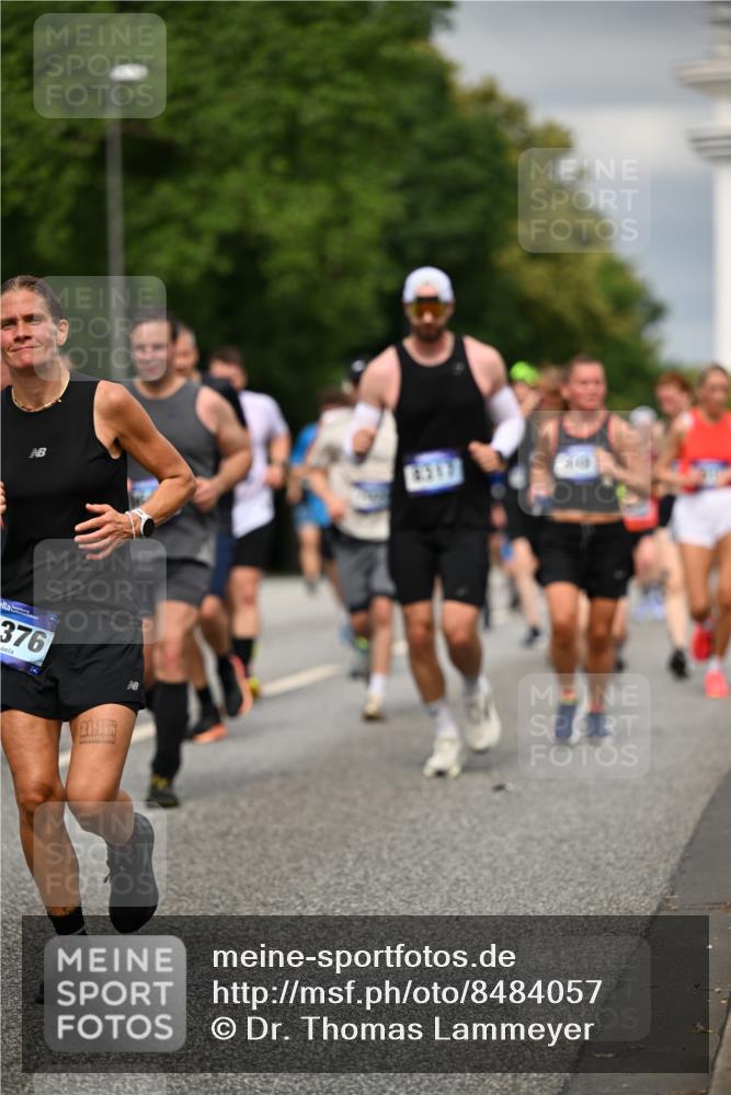 29.06.2025 - hella hamburg halbmarathon Dr. Thomas Lammeyer http://msf.ph/oto/8484057 29.06.2025 10:20:49 Kennedybrücke 1117, 1240, 1602, 1825, 2347, 2912, 3023, 3030, 3088, 3134, 3450, 3687, 5036, 5037, 6948, 7257, 7358, 7360, 7376, 7924, 7928, 8263, 8317, 8513, 8619, 8857, 9091, 9208, 9332, 9492, 9664, 9675, 9676, 9891, 10076, 10165, 10314, 10317, 10320, 10391, 10575, 10926, 11335, 11410, 11428 meine-sportfotos.de