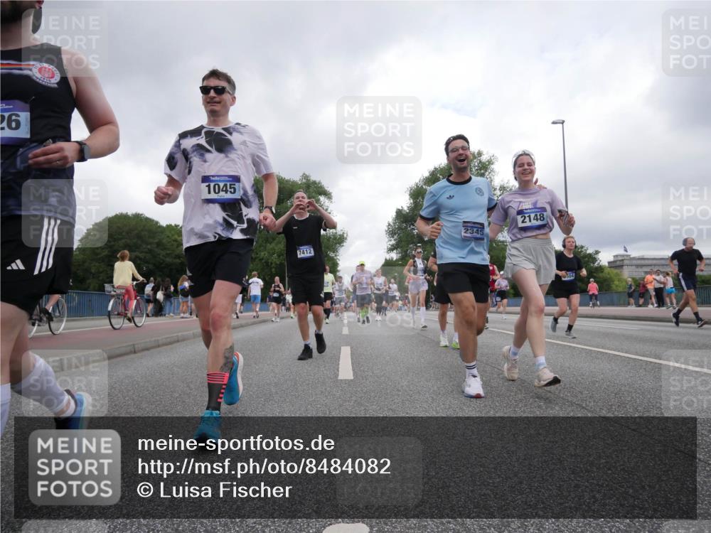 29.06.2025 - hella hamburg halbmarathon Luisa Fischer http://msf.ph/oto/8484082 29.06.2025 10:51:28 Kennedybrücke 26, 910, 1045, 7412, 2345, 2148, 04, 1045, 1246, 1639, 1645, 2148, 2627, 2994, 3504, 3933, 4037, 4588, 5886, 7412, 7970, 8310, 8948, 9696 meine-sportfotos.de