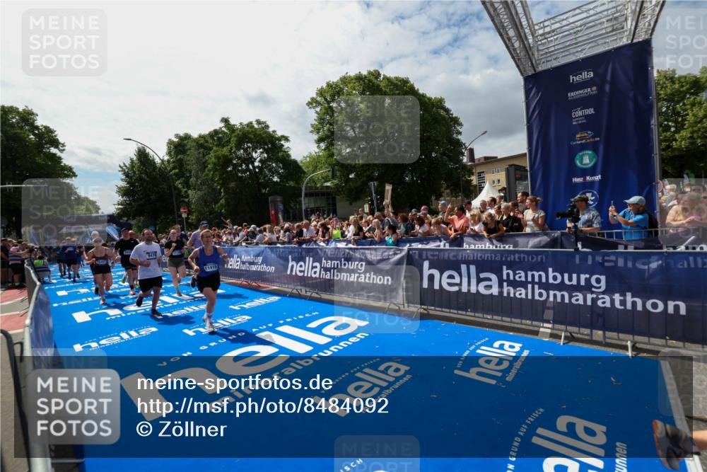 29.06.2025 - hella hamburg halbmarathon Zöllner http://msf.ph/oto/8484092 29.06.2025 11:31:40 Ziel 1093, 2325, 2943, 2944, 3286, 3617, 6103, 7314, 9125, 9206, 9478, 9514, 11139, 11415, 14599, 16124, 16383, 19214 meine-sportfotos.de