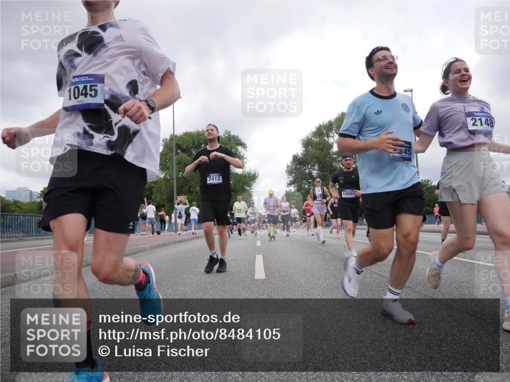 29.06.2025 - hella hamburg halbmarathon Luisa Fischer http://msf.ph/oto/8484105 29.06.2025 10:51:29 Kennedybrücke 1045, 7412, 10991, 45, 2148, 1045, 1246, 1639, 1645, 2148, 2627, 3504, 3933, 4037, 4856, 5886, 7412, 7970, 8310, 8948, 9696 meine-sportfotos.de