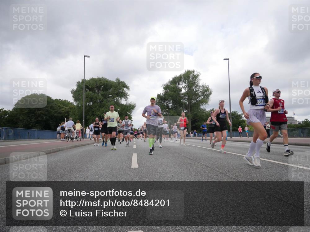 29.06.2025 - hella hamburg halbmarathon Luisa Fischer http://msf.ph/oto/8484201 29.06.2025 10:51:31 Kennedybrücke 7403, 8774, 11730, 18001, 8310, 11, 8948, 1246, 1639, 1645, 2148, 2627, 2704, 3504, 3933, 4856, 5886, 7412, 7970, 8310, 8948, 9696 meine-sportfotos.de