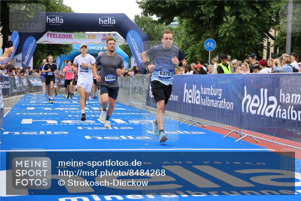 29.06.2025 - hella hamburg halbmarathon Strokosch-Dieckow http://msf.ph/oto/8484268 29.06.2025 10:45:12 Ziel 2188, 2270, 4997, 5706, 6054, 6375, 6575, 6819, 7087, 9105, 9302, 10064, 10313, 12783, 15365, 15563, 15636, 15651, 15741, 15760, 16513, 16685, 16689, 17120, 17960, 18346, 18718 meine-sportfotos.de