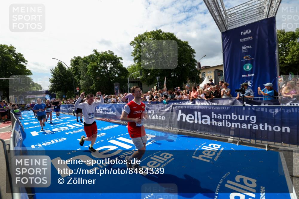 29.06.2025 - hella hamburg halbmarathon Zöllner http://msf.ph/oto/8484339 29.06.2025 11:31:49 Ziel 1844, 2000, 10917, 11656, 11665, 15147, 17509, 17517, 17664 meine-sportfotos.de