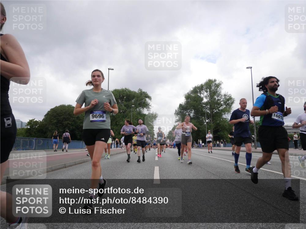 29.06.2025 - hella hamburg halbmarathon Luisa Fischer http://msf.ph/oto/8484390 29.06.2025 10:51:36 Kennedybrücke 9696, 16, 18474, 1601, 1246, 1639, 1645, 2627, 2704, 3049, 3933, 4856, 5952, 6950, 7427, 7970, 8077, 9696, 9787 meine-sportfotos.de