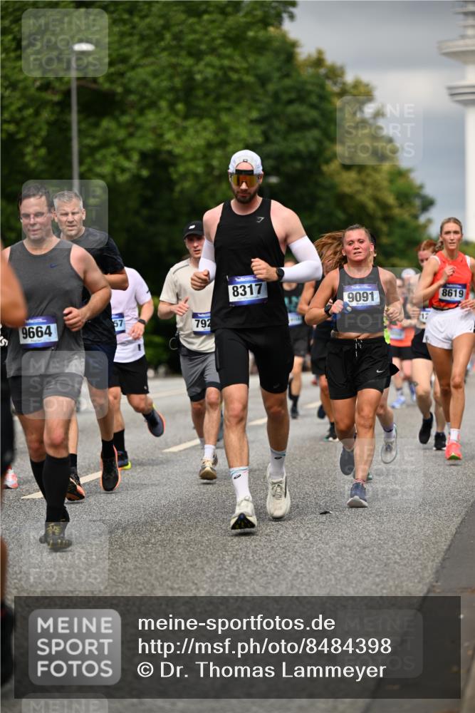 29.06.2025 - hella hamburg halbmarathon Dr. Thomas Lammeyer http://msf.ph/oto/8484398 29.06.2025 10:20:49 Kennedybrücke 1117, 1240, 1602, 1825, 2347, 2912, 3023, 3030, 3088, 3134, 3450, 3687, 5036, 5037, 6948, 7257, 7358, 7360, 7376, 7924, 7928, 8263, 8317, 8513, 8619, 8857, 9091, 9208, 9332, 9492, 9664, 9675, 9676, 9891, 10076, 10165, 10314, 10317, 10320, 10391, 10575, 10926, 11335, 11410, 11428 meine-sportfotos.de