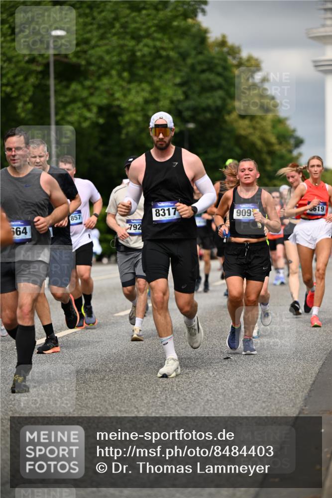 29.06.2025 - hella hamburg halbmarathon Dr. Thomas Lammeyer http://msf.ph/oto/8484403 29.06.2025 10:20:49 Kennedybrücke 1117, 1240, 1602, 1825, 2347, 2912, 3023, 3030, 3088, 3134, 3450, 3687, 5036, 5037, 6948, 7257, 7358, 7360, 7376, 7924, 7928, 8263, 8317, 8513, 8619, 8857, 9091, 9208, 9332, 9492, 9664, 9675, 9676, 9891, 10076, 10165, 10314, 10317, 10320, 10391, 10575, 10926, 11335, 11410, 11428 meine-sportfotos.de