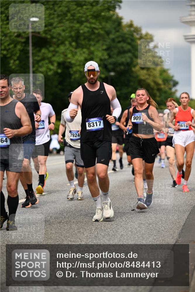 29.06.2025 - hella hamburg halbmarathon Dr. Thomas Lammeyer http://msf.ph/oto/8484413 29.06.2025 10:20:49 Kennedybrücke 1117, 1240, 1602, 1825, 2347, 2912, 3023, 3030, 3088, 3134, 3450, 3687, 5036, 5037, 6948, 7257, 7358, 7360, 7376, 7924, 7928, 8263, 8317, 8513, 8619, 8857, 9091, 9208, 9332, 9492, 9664, 9675, 9676, 9891, 10076, 10165, 10314, 10317, 10320, 10391, 10575, 10926, 11335, 11410, 11428 meine-sportfotos.de