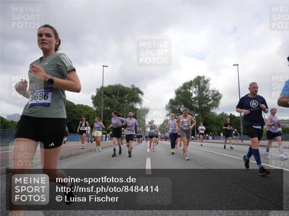 29.06.2025 - hella hamburg halbmarathon Luisa Fischer http://msf.ph/oto/8484414 29.06.2025 10:51:37 Kennedybrücke 9696, 4184, 18858, 4182, 1639, 16305, 18474, 1246, 1246, 1639, 2627, 2704, 3049, 4856, 5952, 6950, 7427, 7970, 8077, 9696, 9787 meine-sportfotos.de
