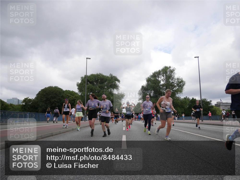 29.06.2025 - hella hamburg halbmarathon Luisa Fischer http://msf.ph/oto/8484433 29.06.2025 10:51:37 Kennedybrücke 4184, 4182, 18858, 16305, 1639, 18474, 1246, 1639, 2627, 2704, 3049, 4856, 5952, 6950, 7427, 7970, 8077, 9696, 9787 meine-sportfotos.de