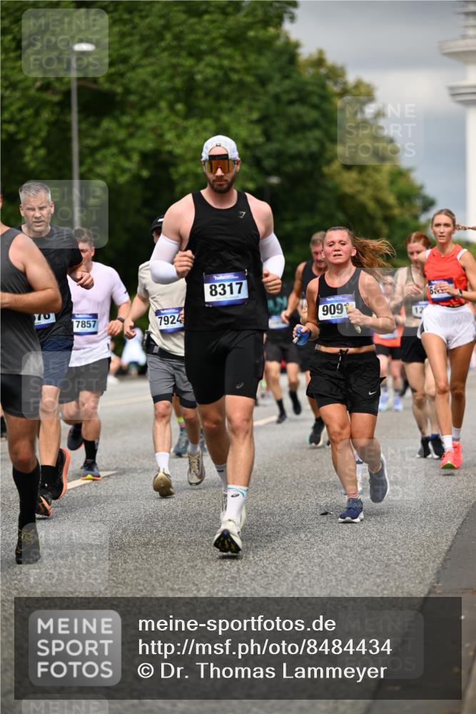 29.06.2025 - hella hamburg halbmarathon Dr. Thomas Lammeyer http://msf.ph/oto/8484434 29.06.2025 10:20:49 Kennedybrücke 1117, 1240, 1602, 1825, 2347, 2912, 3023, 3030, 3088, 3134, 3450, 3687, 5036, 5037, 6948, 7257, 7358, 7360, 7376, 7924, 7928, 8263, 8317, 8513, 8619, 8857, 9091, 9208, 9332, 9492, 9664, 9675, 9676, 9891, 10076, 10165, 10314, 10317, 10320, 10391, 10575, 10926, 11335, 11410, 11428 meine-sportfotos.de