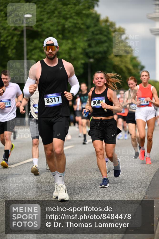 29.06.2025 - hella hamburg halbmarathon Dr. Thomas Lammeyer http://msf.ph/oto/8484478 29.06.2025 10:20:50 Kennedybrücke 1117, 1240, 1602, 1825, 2347, 2912, 3023, 3030, 3088, 3134, 3450, 3622, 3687, 5036, 5037, 6948, 7257, 7358, 7360, 7376, 7924, 7928, 8263, 8317, 8513, 8619, 8857, 9091, 9208, 9332, 9492, 9664, 9675, 9676, 9891, 10076, 10165, 10314, 10317, 10320, 10391, 10575, 10926, 11335, 11410, 11428 meine-sportfotos.de