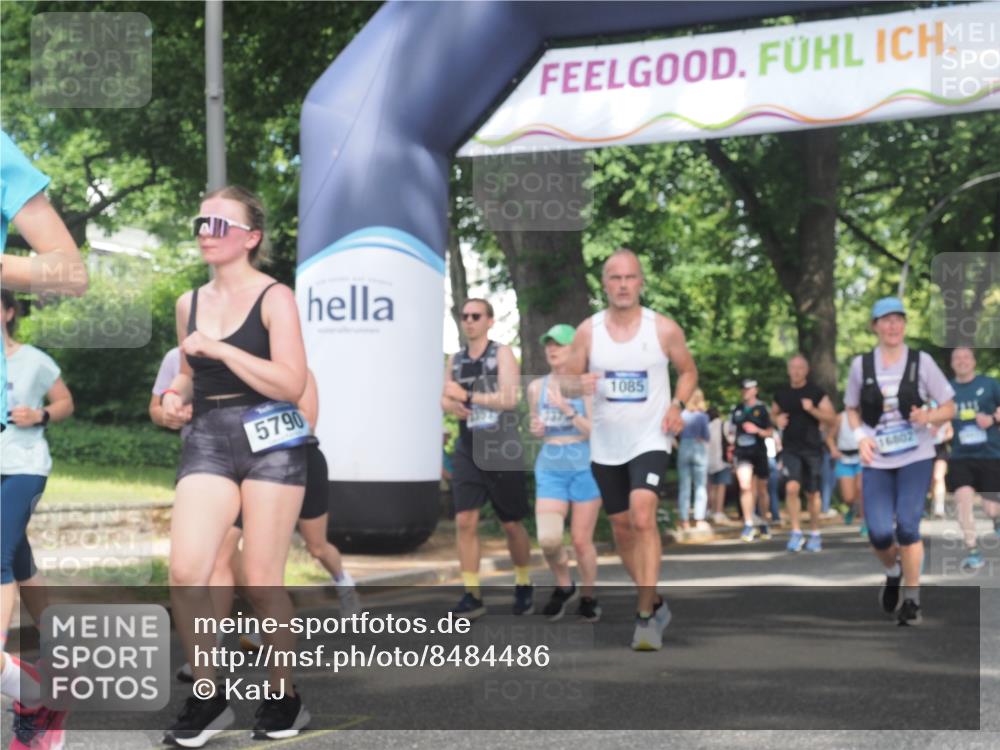 29.06.2025 - hella hamburg halbmarathon KatJ http://msf.ph/oto/8484486 29.06.2025 11:35:48 Zwischen KM18-KM19 1085, 3232, 3357, 3377, 3879, 4044, 5099, 5790, 5902, 5905, 7842 meine-sportfotos.de