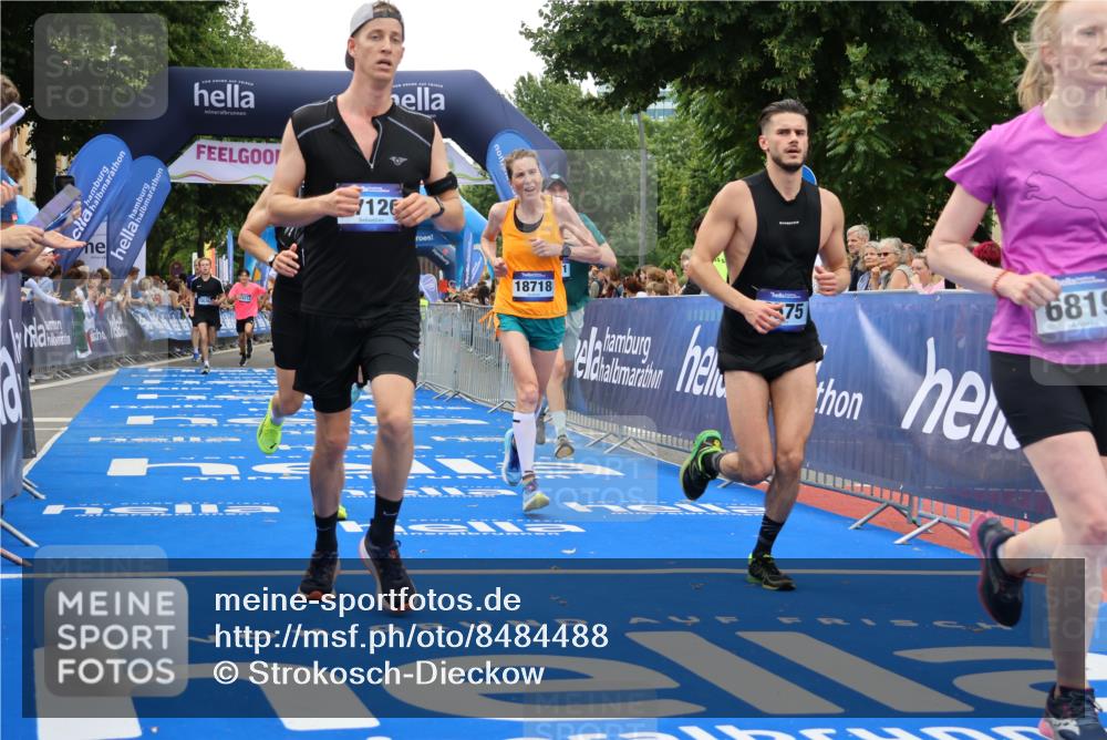 29.06.2025 - hella hamburg halbmarathon Strokosch-Dieckow http://msf.ph/oto/8484488 29.06.2025 10:45:10 Ziel 2188, 2270, 3917, 4997, 6054, 6375, 6575, 6819, 7087, 9302, 9710, 10064, 10313, 10741, 12783, 13919, 15365, 15563, 15636, 15651, 15741, 15760, 16513, 16685, 16689, 17120, 17960, 18346, 18718 meine-sportfotos.de