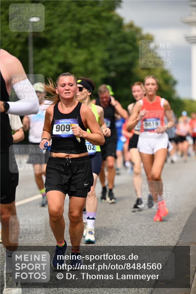 29.06.2025 - hella hamburg halbmarathon Dr. Thomas Lammeyer http://msf.ph/oto/8484560 29.06.2025 10:20:51 Kennedybrücke 1117, 1240, 1602, 1825, 2347, 2912, 3023, 3088, 3450, 3622, 3687, 5036, 5037, 6488, 6948, 7257, 7358, 7360, 7376, 7924, 7928, 8263, 8317, 8513, 8619, 8857, 9091, 9208, 9332, 9492, 9664, 9675, 9676, 9891, 10076, 10165, 10314, 10317, 10320, 10391, 10575, 10926, 11335, 11410, 11428 meine-sportfotos.de