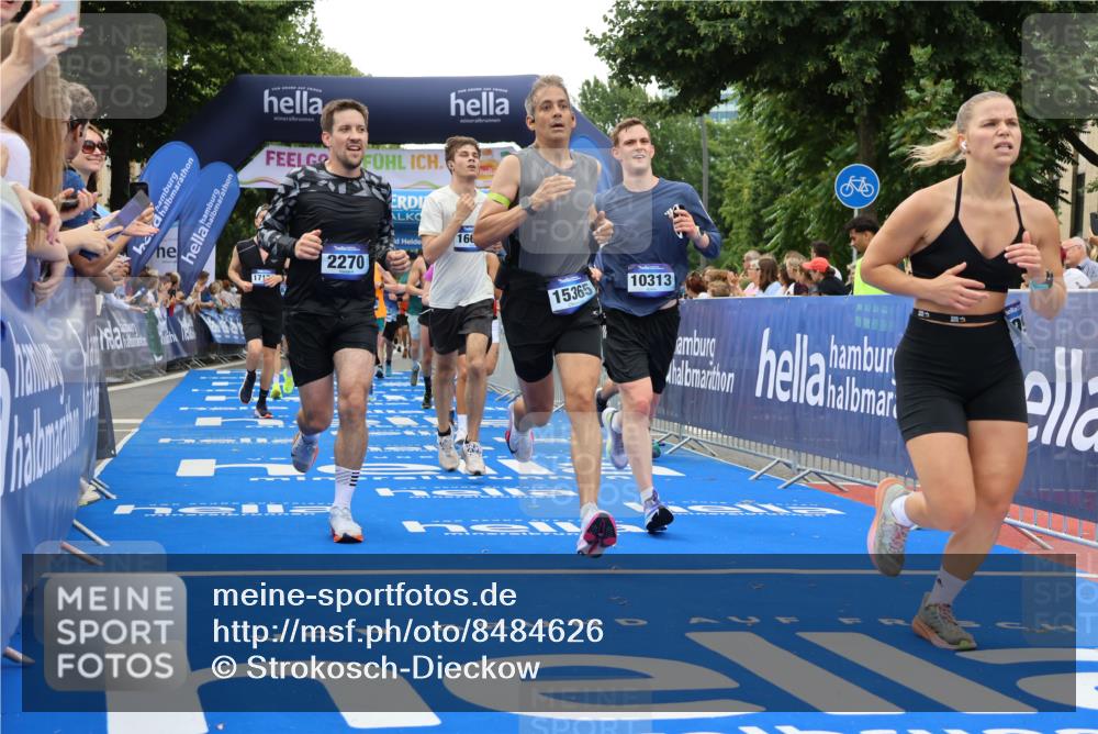 29.06.2025 - hella hamburg halbmarathon Strokosch-Dieckow http://msf.ph/oto/8484626 29.06.2025 10:45:07 Ziel 1171, 2270, 3917, 4997, 6054, 6266, 6375, 6575, 6819, 7087, 7709, 7843, 9302, 9710, 10313, 10741, 11688, 12783, 13919, 15334, 15365, 15636, 15651, 15760, 16513, 16685, 16689, 17120, 17381, 17960, 18346, 18718 meine-sportfotos.de