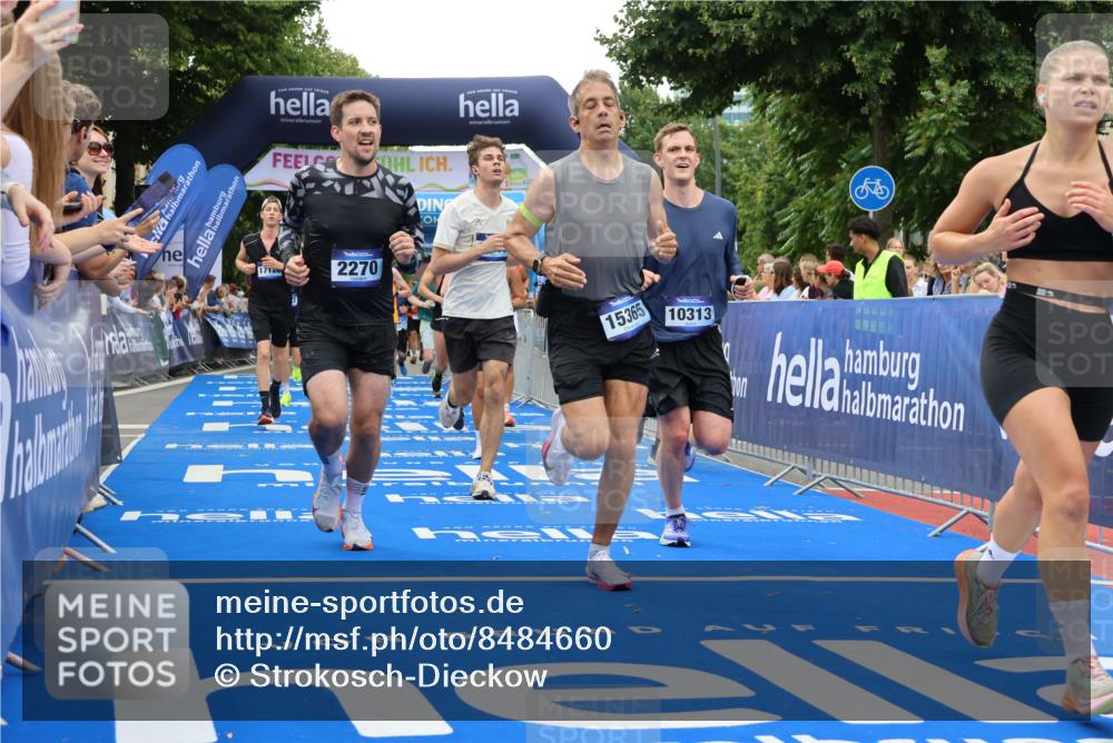 29.06.2025 - hella hamburg halbmarathon Strokosch-Dieckow http://msf.ph/oto/8484660 29.06.2025 10:45:07 Ziel 1171, 2270, 3917, 4997, 6054, 6266, 6375, 6575, 6819, 7087, 7709, 7843, 9302, 9710, 10313, 10741, 11688, 12783, 13919, 15334, 15365, 15636, 15651, 15760, 16513, 16685, 16689, 17120, 17381, 17960, 18346, 18718 meine-sportfotos.de