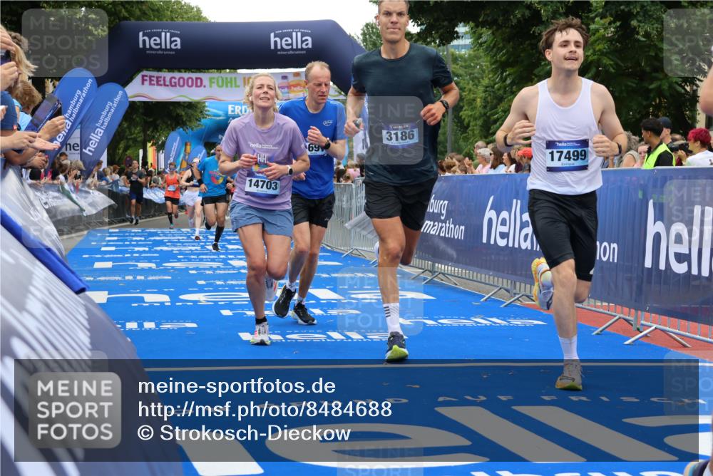 29.06.2025 - hella hamburg halbmarathon Strokosch-Dieckow http://msf.ph/oto/8484688 29.06.2025 10:45:22 Ziel 1697, 2188, 2367, 2470, 3186, 5706, 9105, 10064, 11469, 12277, 12643, 14703, 15563, 15741, 16725, 17499, 18407, 18638 meine-sportfotos.de