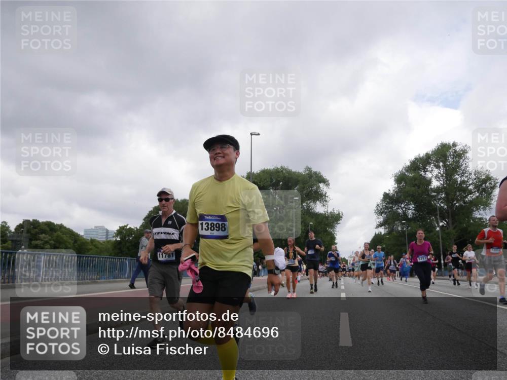 29.06.2025 - hella hamburg halbmarathon Luisa Fischer http://msf.ph/oto/8484696 29.06.2025 10:51:42 Kennedybrücke 11781, 13898, 17216, 9787, 13914, 1463, 2704, 3049, 3077, 4856, 5952, 6950, 7427, 8077, 9775, 9787, 10366 meine-sportfotos.de