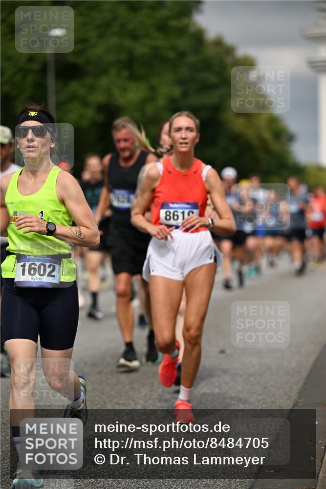 29.06.2025 - hella hamburg halbmarathon Dr. Thomas Lammeyer http://msf.ph/oto/8484705 29.06.2025 10:20:52 Kennedybrücke 1117, 1240, 1602, 1825, 2347, 2912, 3023, 3088, 3450, 3622, 3687, 5036, 5037, 6488, 6948, 7257, 7358, 7360, 7376, 7924, 7928, 8263, 8317, 8513, 8619, 8857, 9091, 9208, 9332, 9492, 9664, 9675, 9676, 9891, 10076, 10165, 10314, 10317, 10320, 10391, 10926, 11335, 11410, 11428 meine-sportfotos.de