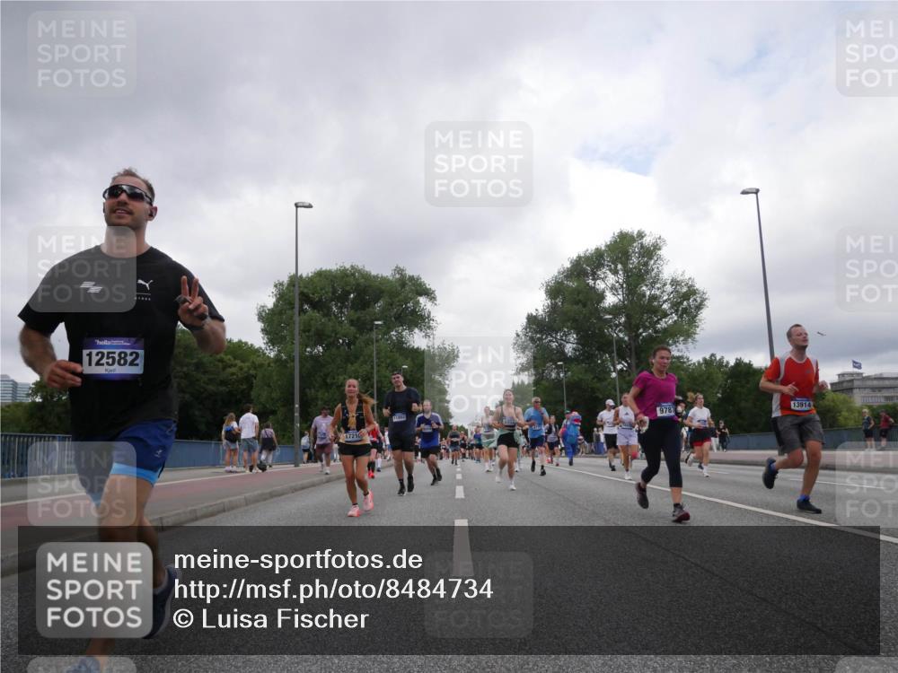 29.06.2025 - hella hamburg halbmarathon Luisa Fischer http://msf.ph/oto/8484734 29.06.2025 10:51:43 Kennedybrücke 12582, 17216, 11802, 9781, 13914, 1463, 2704, 3049, 3077, 5952, 6950, 7427, 8077, 9775, 9787, 10366 meine-sportfotos.de