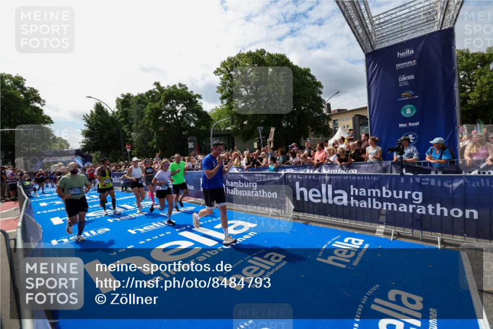 29.06.2025 - hella hamburg halbmarathon Zöllner http://msf.ph/oto/8484793 29.06.2025 11:32:08 Ziel 1821, 4433, 4680, 4953, 5075, 6312, 6315, 6364, 6642, 7275, 9122, 9592, 11237, 11662, 11827, 12190, 12864, 13485, 13937, 14273, 15071, 17013, 17953 meine-sportfotos.de