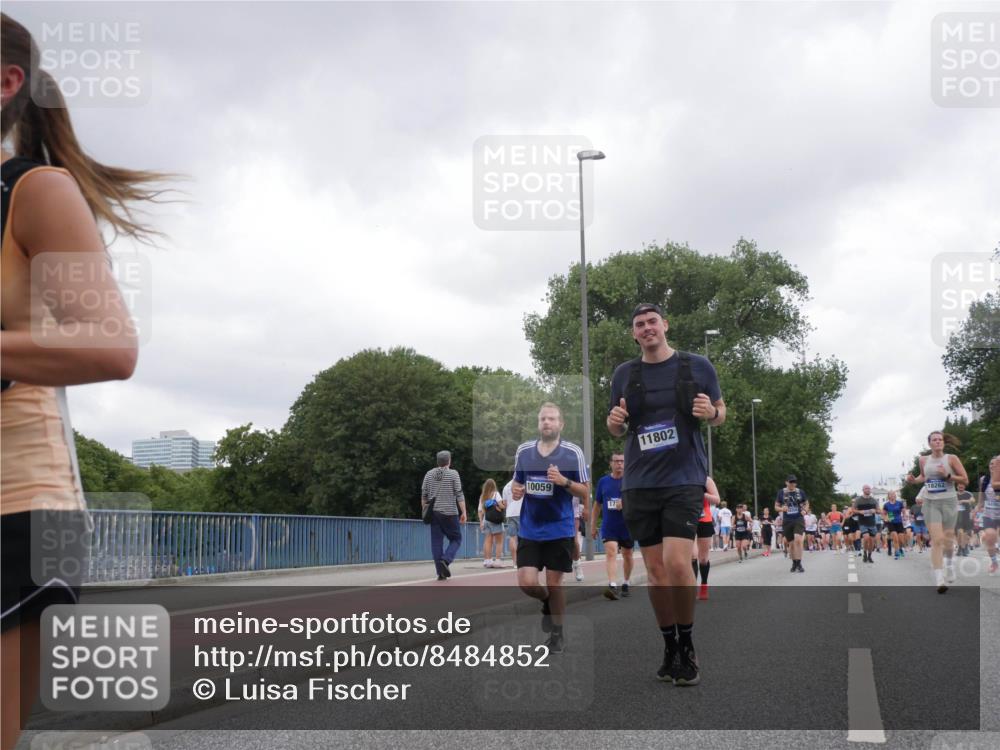 29.06.2025 - hella hamburg halbmarathon Luisa Fischer http://msf.ph/oto/8484852 29.06.2025 10:51:46 Kennedybrücke 10059, 17, 11802, 18262, 1463, 1720, 3049, 3077, 3215, 5714, 5952, 6950, 9775, 9787, 10366 meine-sportfotos.de