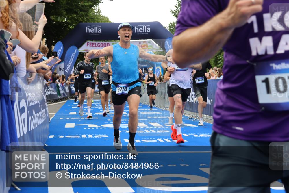 29.06.2025 - hella hamburg halbmarathon Strokosch-Dieckow http://msf.ph/oto/8484956 29.06.2025 10:45:05 Ziel 1171, 2270, 3917, 4997, 6266, 6375, 6575, 6819, 7087, 7709, 7843, 9302, 9710, 10313, 10741, 11688, 13919, 15334, 15365, 15651, 16058, 16685, 16689, 17120, 17381, 17544, 17960, 18346, 18718 meine-sportfotos.de