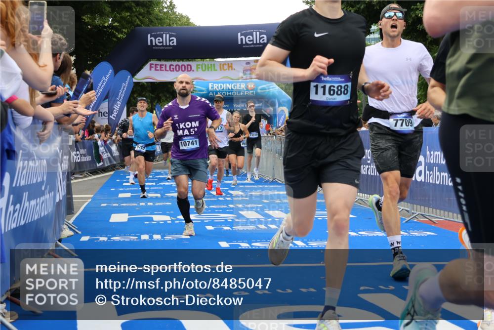 29.06.2025 - hella hamburg halbmarathon Strokosch-Dieckow http://msf.ph/oto/8485047 29.06.2025 10:45:03 Ziel 1171, 1424, 1520, 2270, 3917, 4997, 6266, 6575, 6819, 7087, 7709, 7843, 9302, 9710, 10313, 10741, 11688, 13919, 15334, 15365, 16058, 16685, 16689, 17120, 17381, 17544, 17960, 18055, 18346, 18718 meine-sportfotos.de