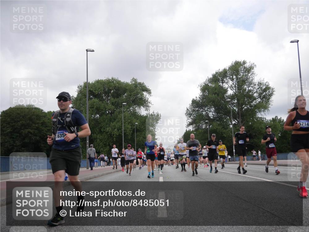 29.06.2025 - hella hamburg halbmarathon Luisa Fischer http://msf.ph/oto/8485051 29.06.2025 10:51:53 Kennedybrücke 1635, 18480, 3215, 5714, 1463, 1701, 1720, 3215, 5010, 5714, 7394, 9552, 9691, 10794 meine-sportfotos.de