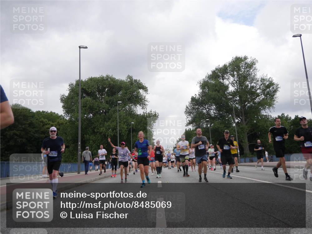 29.06.2025 - hella hamburg halbmarathon Luisa Fischer http://msf.ph/oto/8485069 29.06.2025 10:51:54 Kennedybrücke 12630, 5585, 1756, 9691, 16722, 18480, 3215, 1463, 1701, 1720, 3215, 5010, 5714, 7394, 9552, 9691, 10794 meine-sportfotos.de