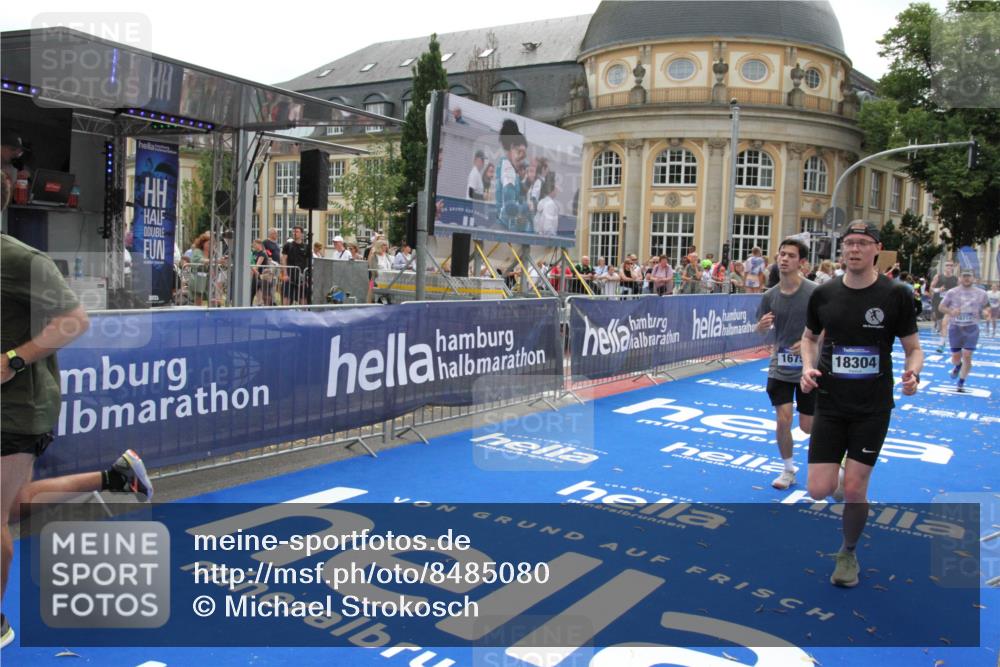29.06.2025 - hella hamburg halbmarathon Michael Strokosch http://msf.ph/oto/8485080 29.06.2025 10:43:18 Ziel 1675, 3109, 3124, 7026, 7093, 10099, 10251, 11177, 15706, 16314, 16997, 18304 meine-sportfotos.de