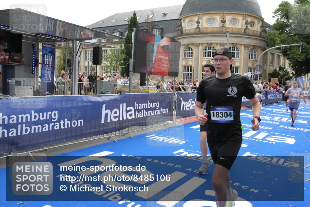 29.06.2025 - hella hamburg halbmarathon Michael Strokosch http://msf.ph/oto/8485106 29.06.2025 10:43:19 Ziel 1675, 3109, 3124, 3146, 7026, 7093, 10099, 15706, 16314, 16997, 18304 meine-sportfotos.de