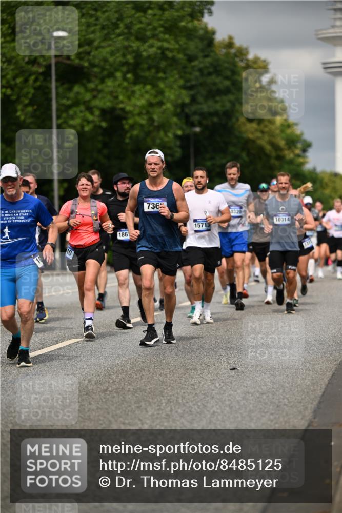 29.06.2025 - hella hamburg halbmarathon Dr. Thomas Lammeyer http://msf.ph/oto/8485125 29.06.2025 10:20:56 Kennedybrücke 1117, 1240, 1602, 1825, 2347, 3023, 3088, 3450, 3622, 5037, 6328, 6488, 6941, 6948, 7257, 7345, 7358, 7360, 7376, 7924, 7928, 8317, 8513, 8619, 8983, 9091, 9208, 9492, 9664, 9675, 9676, 10165, 10314, 10317, 10320, 10377, 10391, 10926, 11335, 11410 meine-sportfotos.de