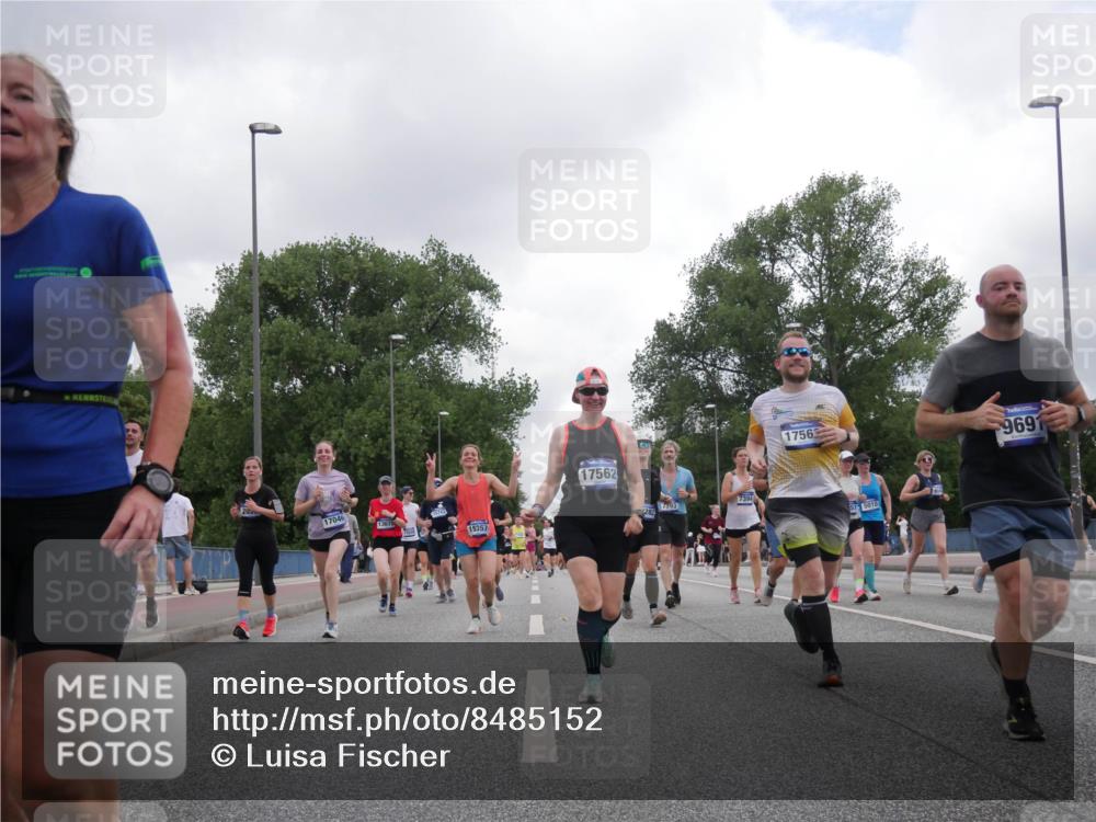 29.06.2025 - hella hamburg halbmarathon Luisa Fischer http://msf.ph/oto/8485152 29.06.2025 10:51:57 Kennedybrücke 205, 17046, 13675, 15743, 15357, 17562, 7394, 7593, 282, 17563, 575010, 969, 1157, 1392, 1701, 1720, 3215, 4327, 5010, 5714, 7394, 9552, 9691, 10794 meine-sportfotos.de