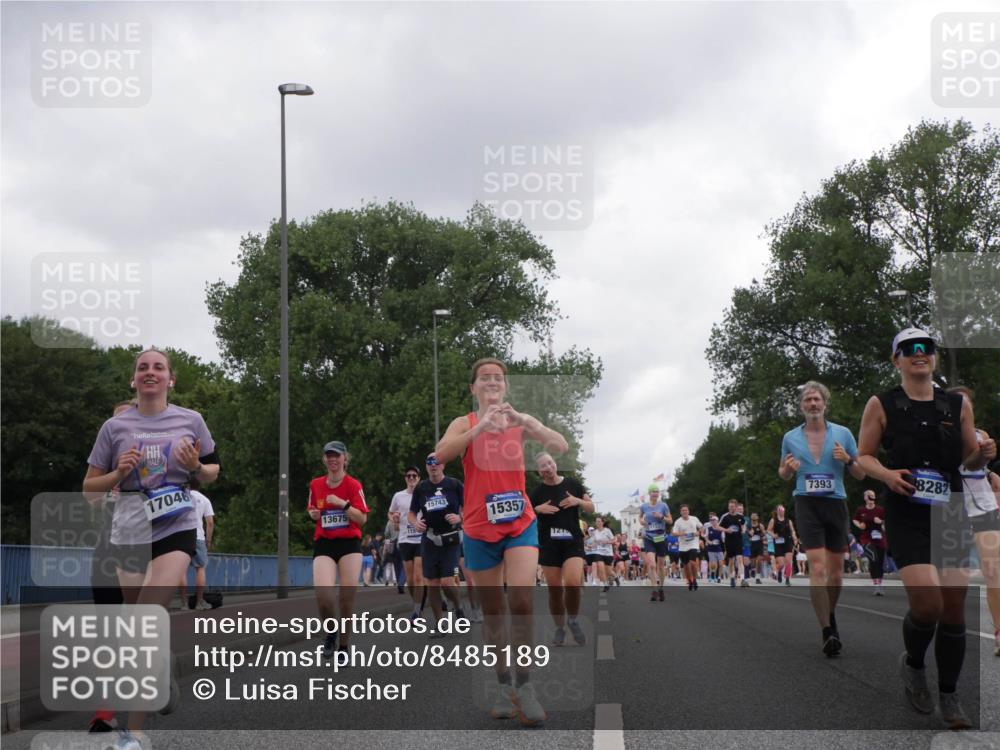 29.06.2025 - hella hamburg halbmarathon Luisa Fischer http://msf.ph/oto/8485189 29.06.2025 10:51:59 Kennedybrücke 17046, 13675, 15743, 15357, 1215, 1157, 7393, 8282, 1157, 1392, 1701, 1720, 4327, 5010, 7394, 8719, 9552, 9691, 10794 meine-sportfotos.de