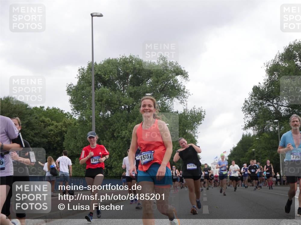 29.06.2025 - hella hamburg halbmarathon Luisa Fischer http://msf.ph/oto/8485201 29.06.2025 10:51:59 Kennedybrücke 6, 1367, 1515357, 12192, 1157, 7393, 1157, 1392, 1701, 1720, 4327, 5010, 7394, 8719, 9552, 9691, 10794 meine-sportfotos.de
