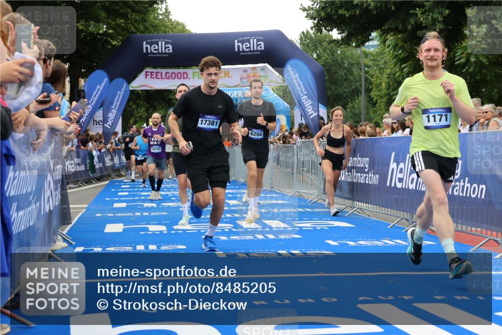 29.06.2025 - hella hamburg halbmarathon Strokosch-Dieckow http://msf.ph/oto/8485205 29.06.2025 10:45:01 Ziel 1171, 1424, 1520, 2270, 2890, 3917, 4997, 6266, 7709, 7843, 9030, 9302, 9710, 10313, 10741, 11688, 13919, 15334, 15365, 16058, 16685, 16689, 17381, 17382, 17544, 18055 meine-sportfotos.de