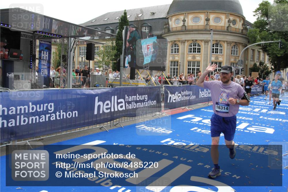 29.06.2025 - hella hamburg halbmarathon Michael Strokosch http://msf.ph/oto/8485220 29.06.2025 10:43:21 Ziel 1675, 3109, 3124, 3146, 10099, 15921, 16314, 16997, 18274, 18304 meine-sportfotos.de