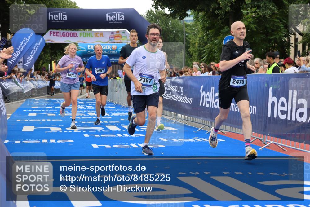29.06.2025 - hella hamburg halbmarathon Strokosch-Dieckow http://msf.ph/oto/8485225 29.06.2025 10:45:21 Ziel 1697, 2188, 2367, 2470, 3186, 5706, 9105, 10064, 11469, 12277, 12643, 12783, 14703, 15563, 15636, 15741, 15760, 16513, 16725, 17499, 18407, 18638 meine-sportfotos.de