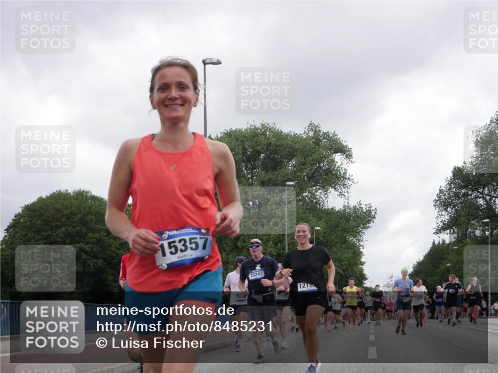 29.06.2025 - hella hamburg halbmarathon Luisa Fischer http://msf.ph/oto/8485231 29.06.2025 10:52:00 Kennedybrücke 15357, 15743, 115, 17325, 1219, 1157, 1157, 1174, 1175, 1392, 1701, 4327, 5010, 7394, 8719, 9552, 9691, 10794 meine-sportfotos.de