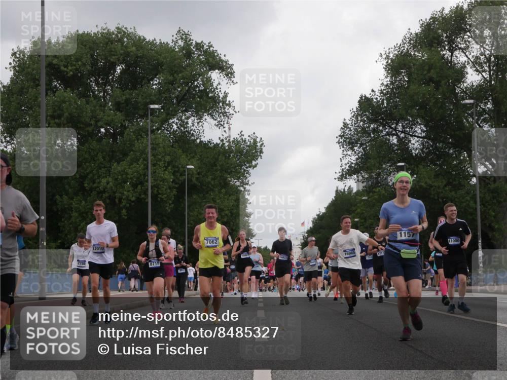 29.06.2025 - hella hamburg halbmarathon Luisa Fischer http://msf.ph/oto/8485327 29.06.2025 10:52:04 Kennedybrücke 2756, 12010, 8719, 16731, 7062, 14623, 16965, 17930, 1217, 1157, 11000, 1157, 1174, 1175, 1392, 1701, 2067, 4327, 7394, 8719, 10794 meine-sportfotos.de