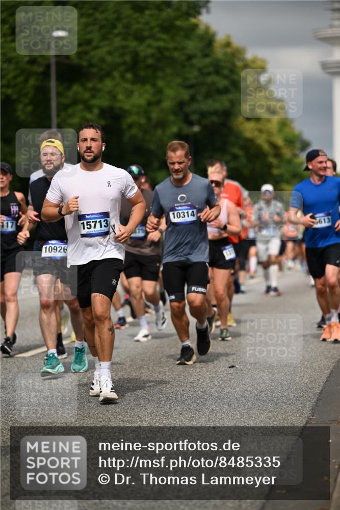 29.06.2025 - hella hamburg halbmarathon Dr. Thomas Lammeyer http://msf.ph/oto/8485335 29.06.2025 10:20:59 Kennedybrücke 1117, 1240, 1403, 1602, 1825, 3023, 3088, 3450, 3622, 5037, 6328, 6488, 6941, 6948, 7257, 7345, 7360, 7376, 7924, 7928, 8317, 8513, 8619, 8983, 9091, 9208, 9664, 9675, 9676, 10165, 10314, 10317, 10320, 10377, 10391, 10735, 10926, 11335, 11410 meine-sportfotos.de