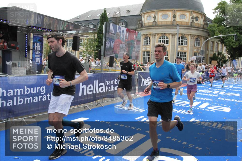 29.06.2025 - hella hamburg halbmarathon Michael Strokosch http://msf.ph/oto/8485362 29.06.2025 10:43:24 Ziel 2653, 3109, 3124, 3146, 10099, 10237, 13348, 15921, 16314, 16720, 16997, 17391, 18274, 18987, 19009, 19051 meine-sportfotos.de